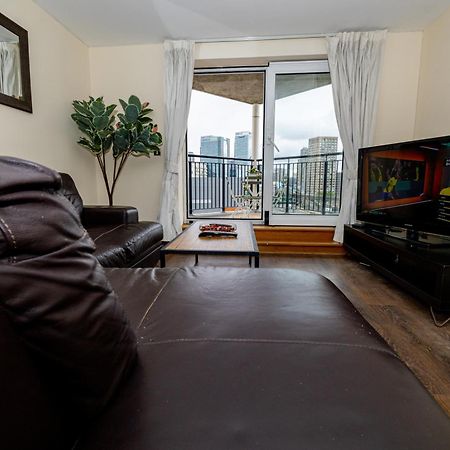Two Bed Apartment Near Canary Wharf Лондон Екстериор снимка