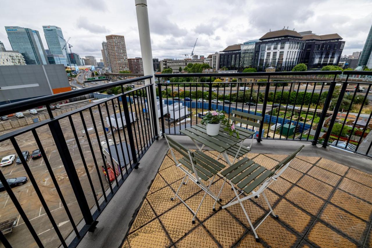 Two Bed Apartment Near Canary Wharf Лондон Екстериор снимка