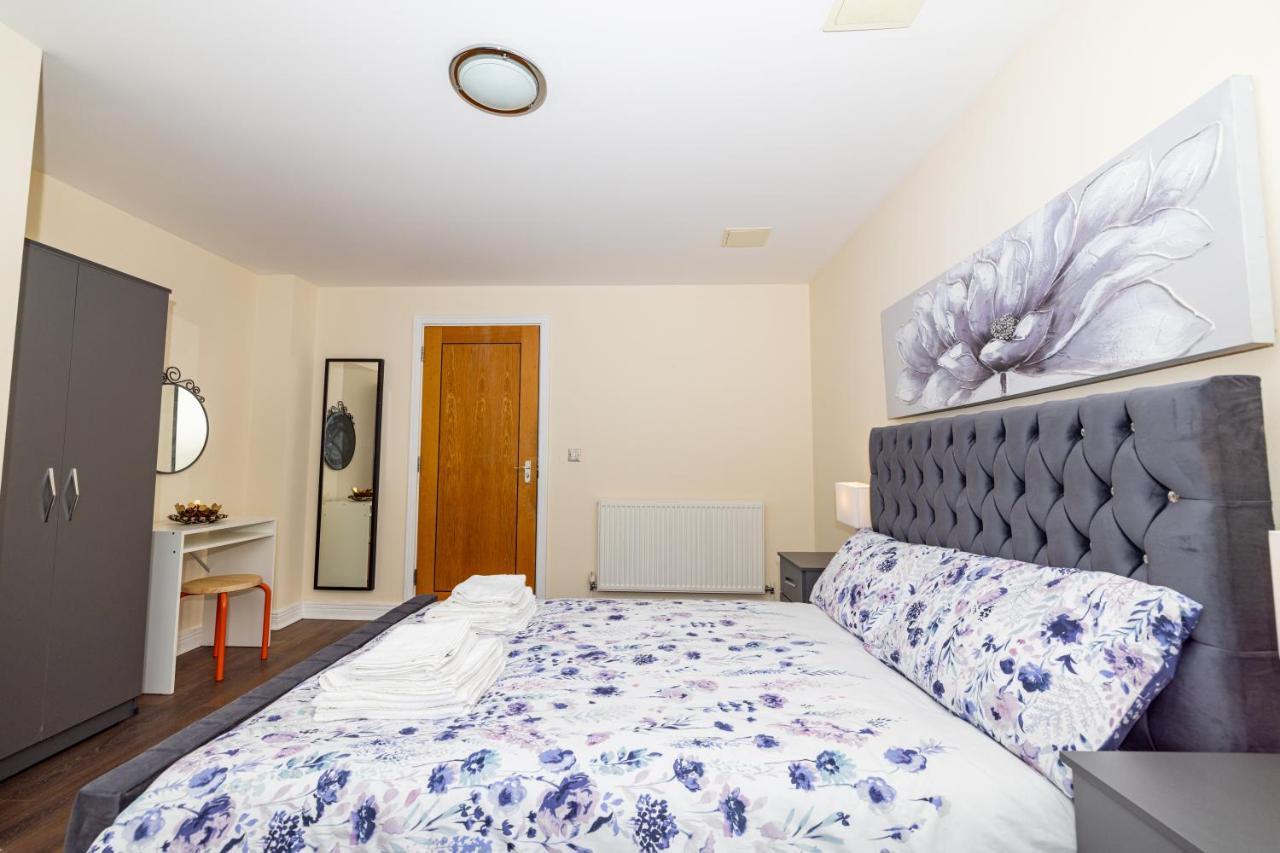 Two Bed Apartment Near Canary Wharf Лондон Екстериор снимка