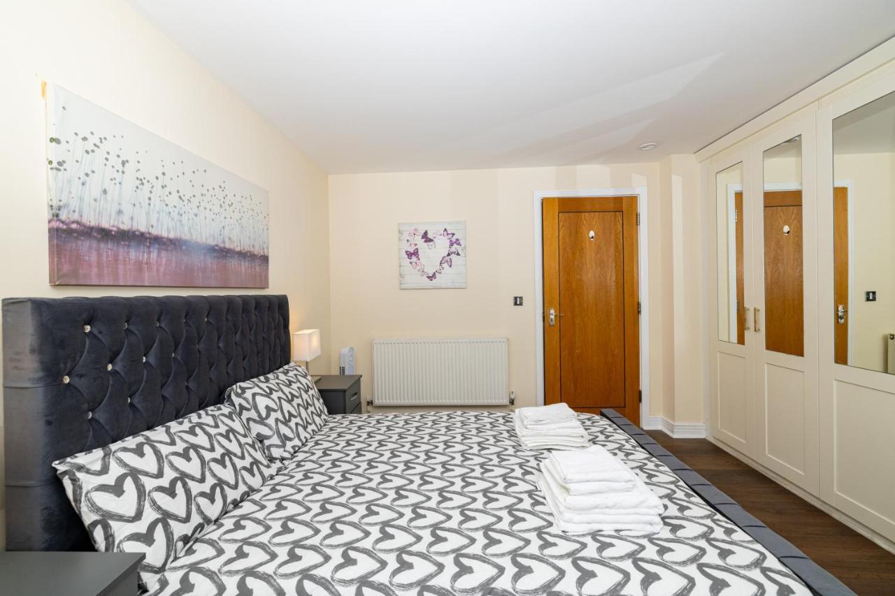 Two Bed Apartment Near Canary Wharf Лондон Екстериор снимка