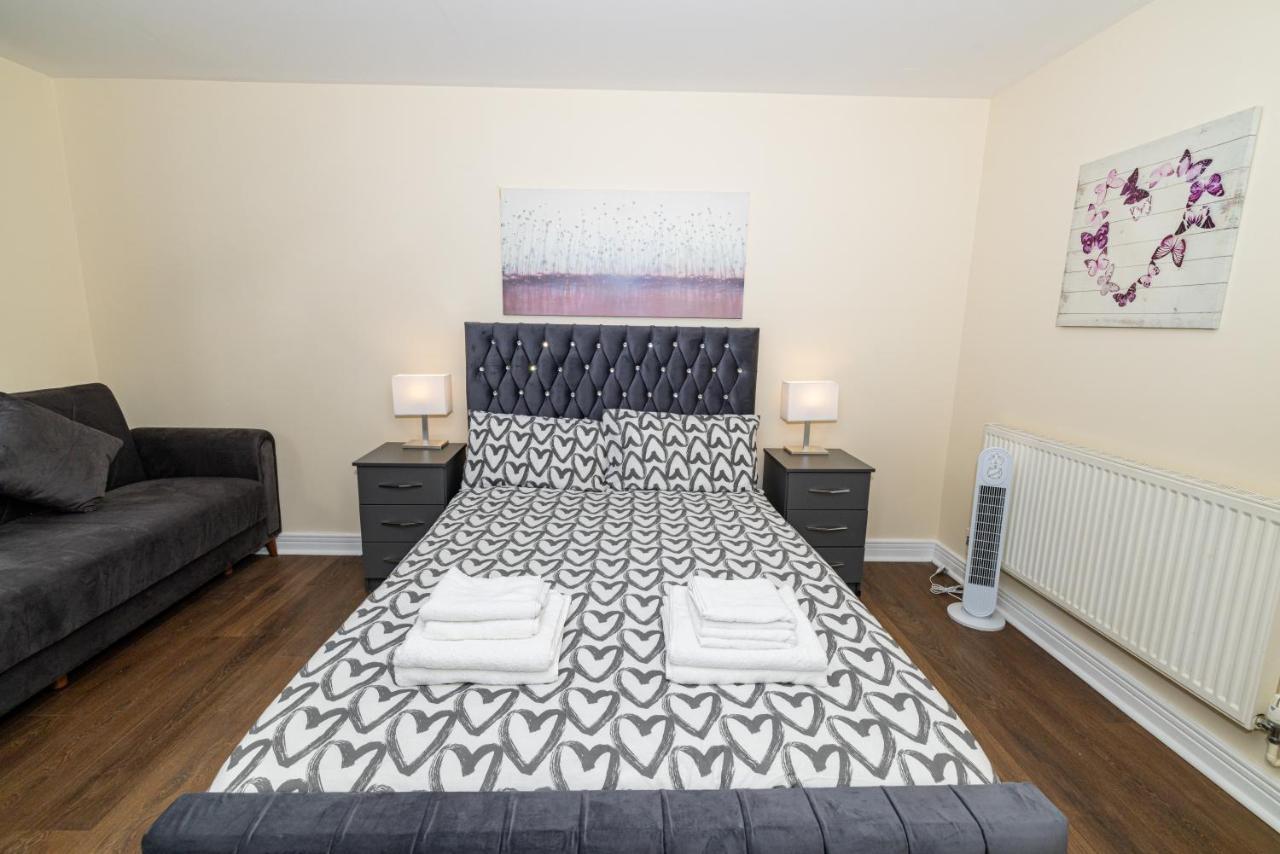 Two Bed Apartment Near Canary Wharf Лондон Екстериор снимка