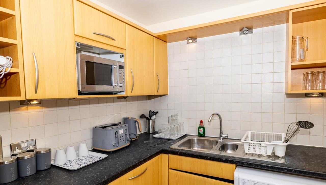 Two Bed Apartment Near Canary Wharf Лондон Екстериор снимка
