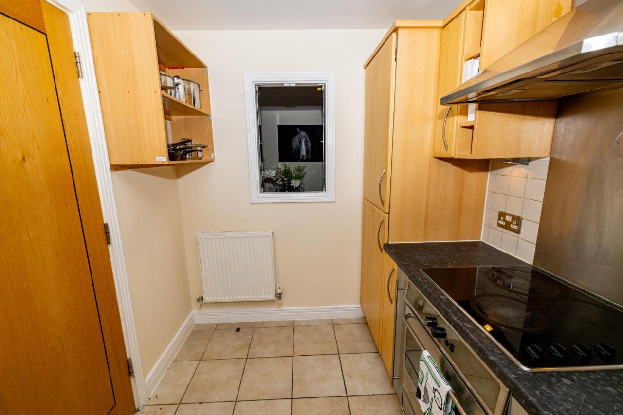 Two Bed Apartment Near Canary Wharf Лондон Екстериор снимка