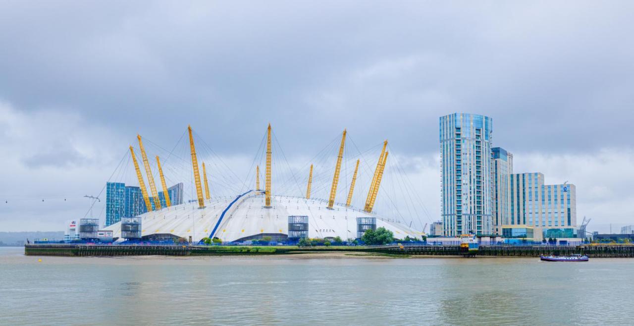 Two Bed Apartment Near Canary Wharf Лондон Екстериор снимка