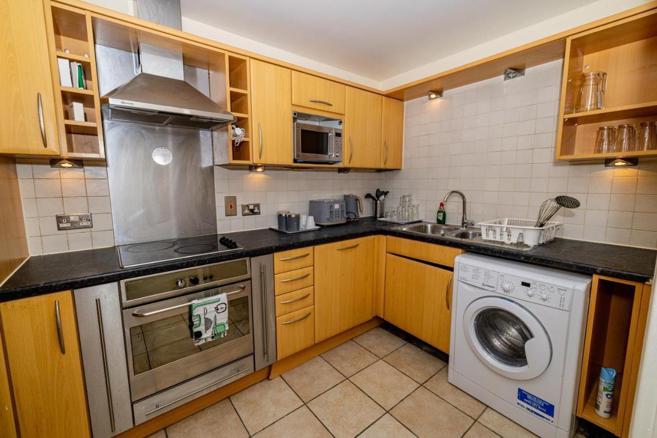 Two Bed Apartment Near Canary Wharf Лондон Екстериор снимка