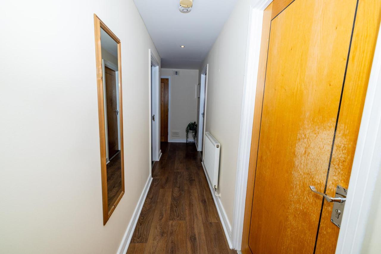 Two Bed Apartment Near Canary Wharf Лондон Екстериор снимка