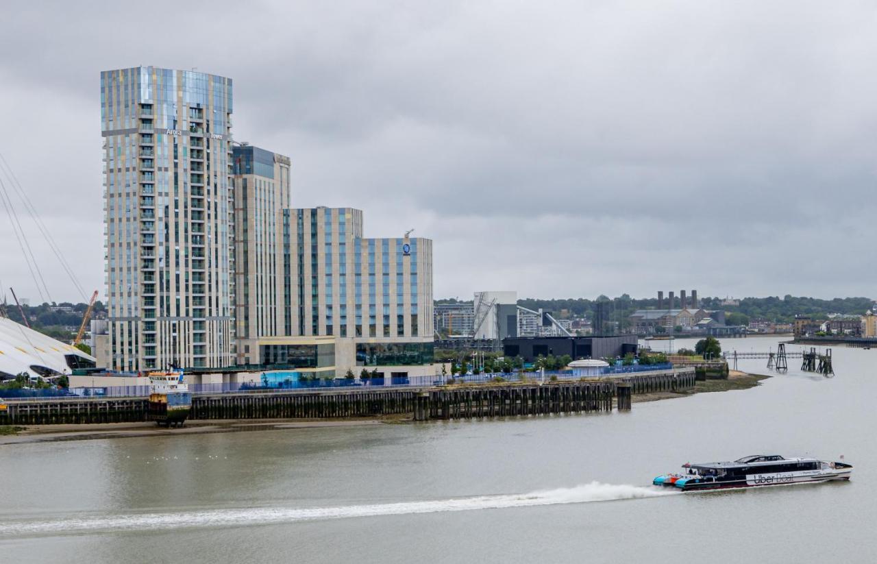 Two Bed Apartment Near Canary Wharf Лондон Екстериор снимка