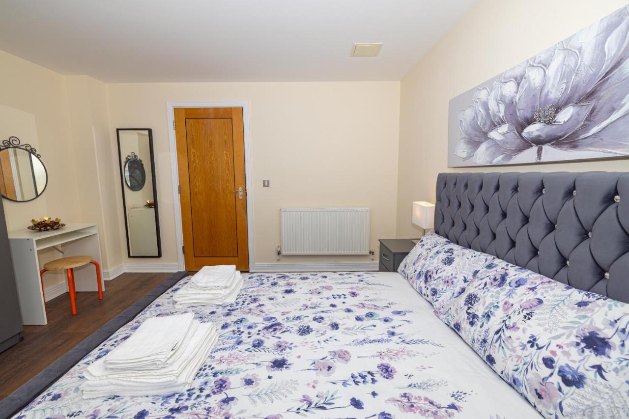 Two Bed Apartment Near Canary Wharf Лондон Екстериор снимка