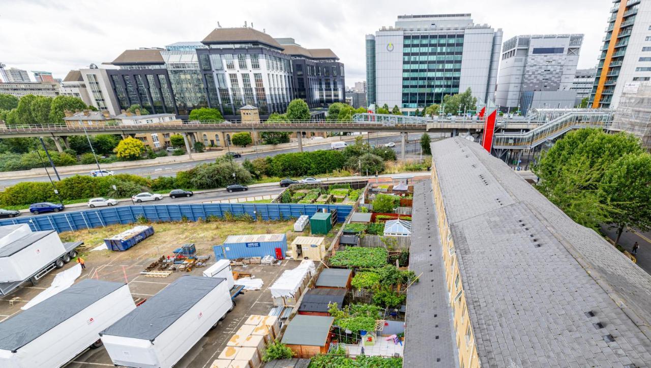 Two Bed Apartment Near Canary Wharf Лондон Екстериор снимка