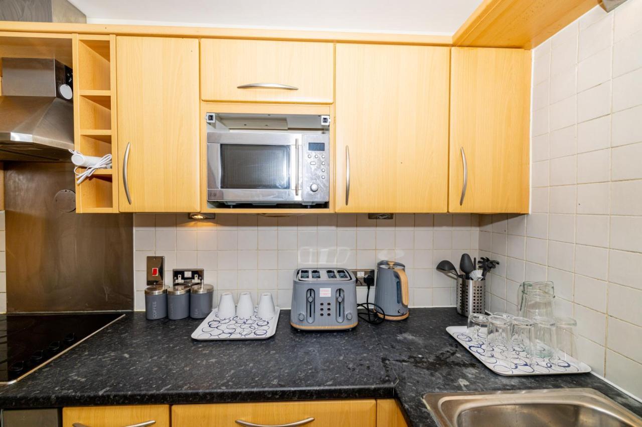Two Bed Apartment Near Canary Wharf Лондон Екстериор снимка