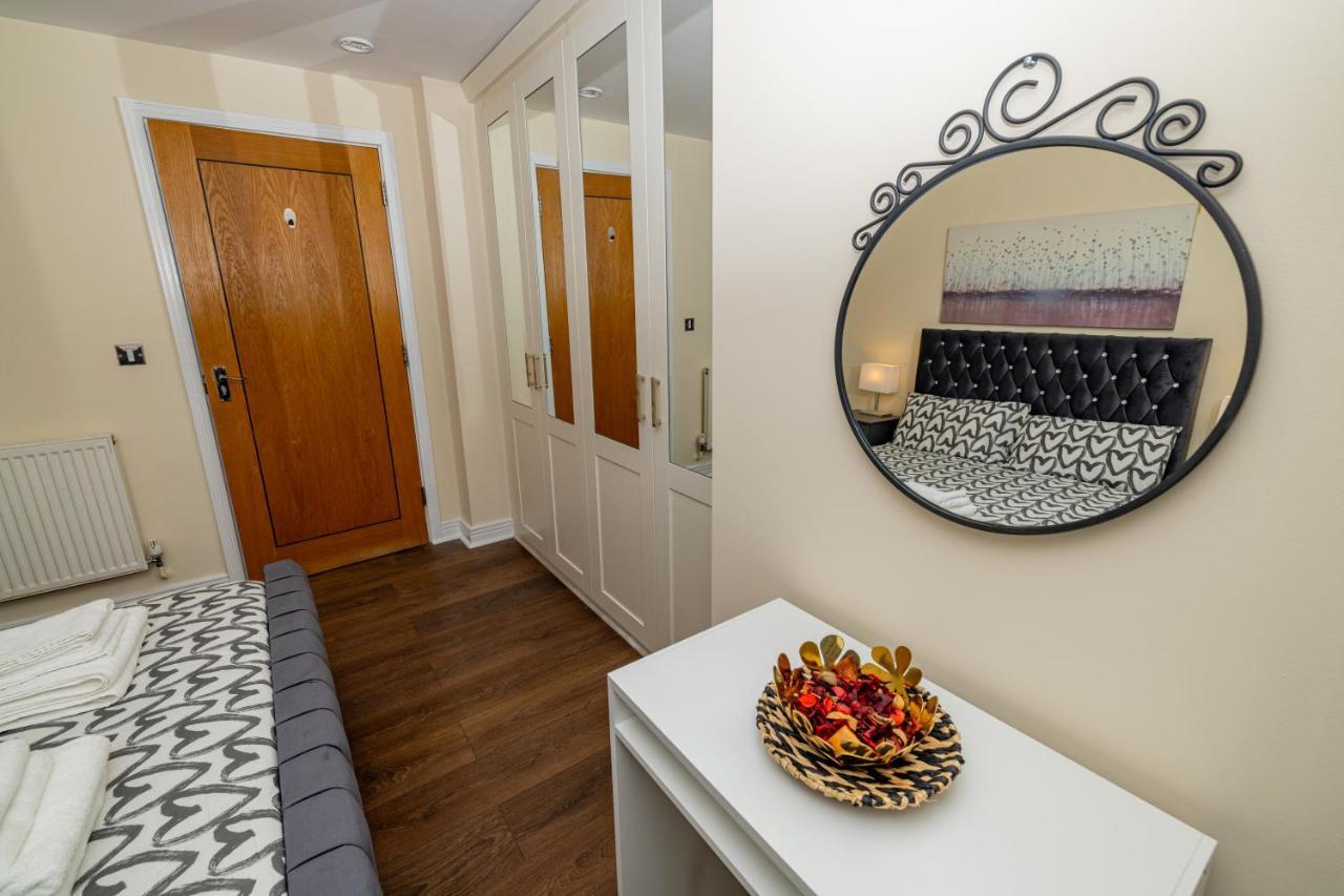 Two Bed Apartment Near Canary Wharf Лондон Екстериор снимка