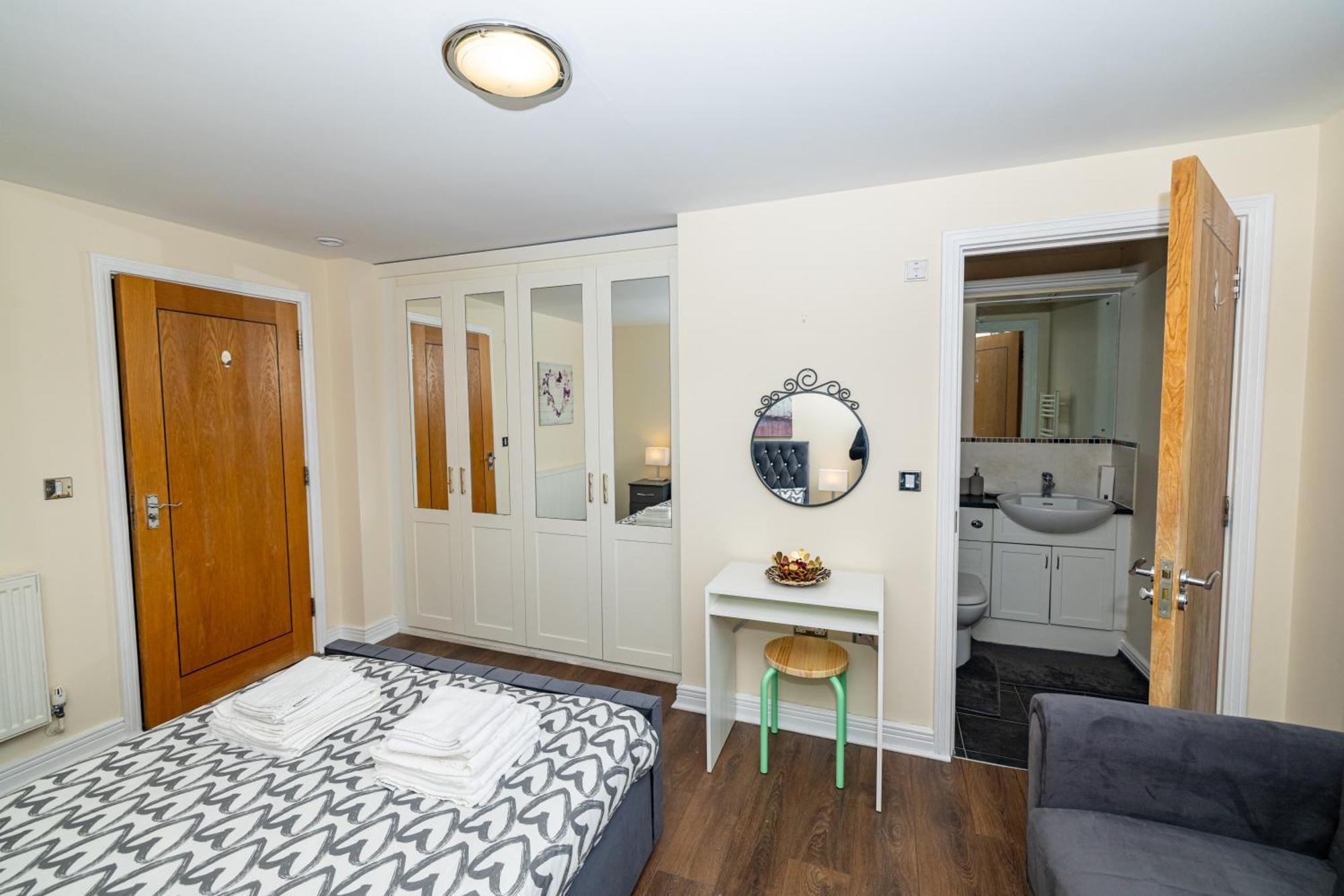 Two Bed Apartment Near Canary Wharf Лондон Екстериор снимка