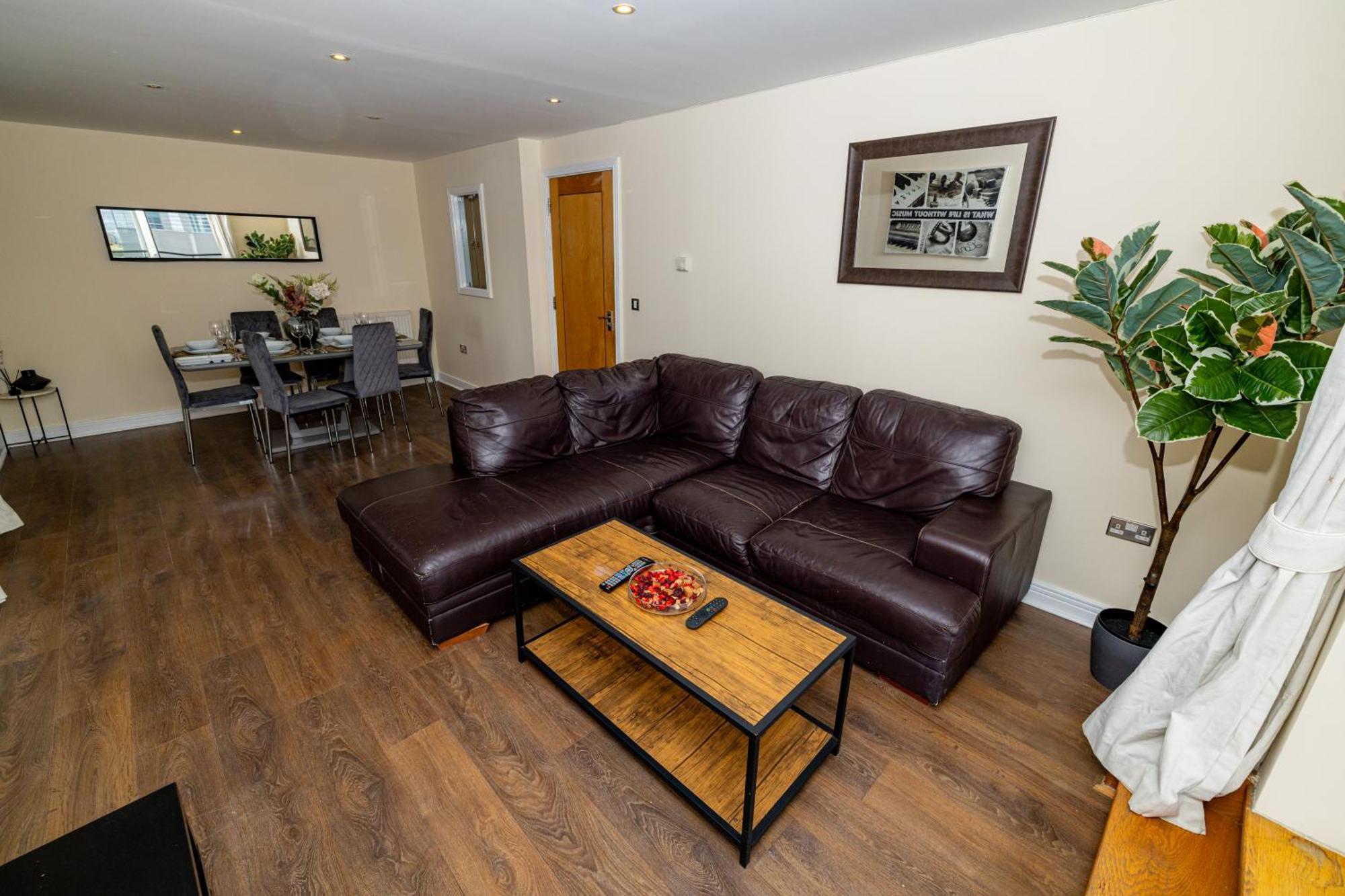 Two Bed Apartment Near Canary Wharf Лондон Екстериор снимка