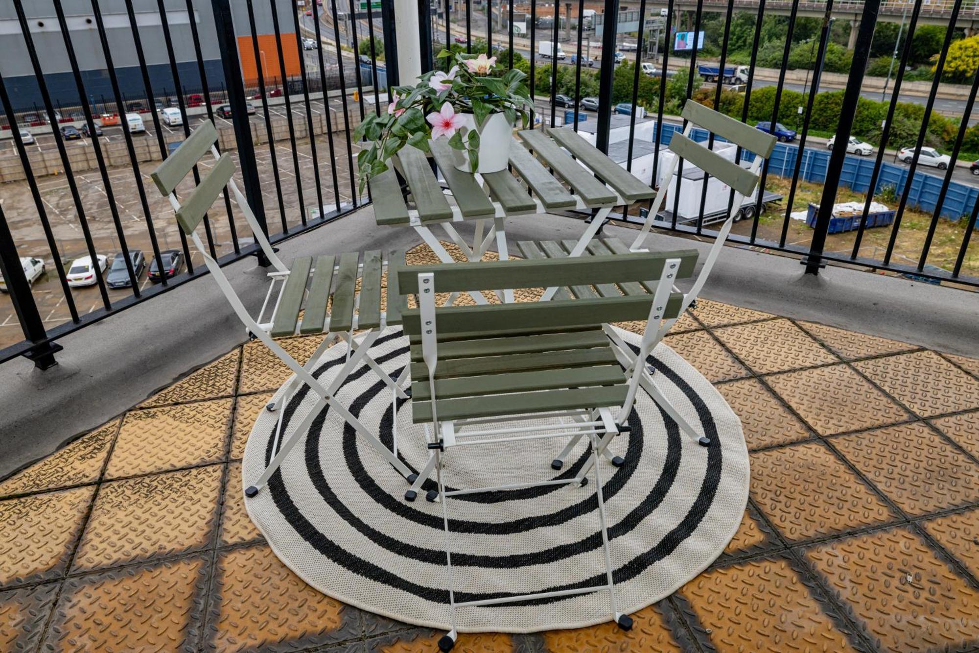 Two Bed Apartment Near Canary Wharf Лондон Екстериор снимка
